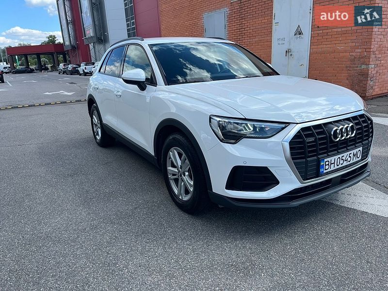 Внедорожник / Кроссовер Audi Q3 2020 в Киеве