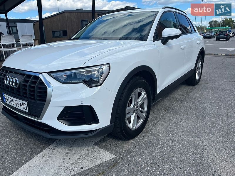Внедорожник / Кроссовер Audi Q3 2020 в Киеве