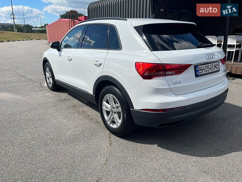 Внедорожник / Кроссовер Audi Q3 2020 в Киеве