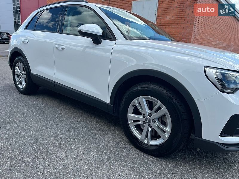Внедорожник / Кроссовер Audi Q3 2020 в Киеве