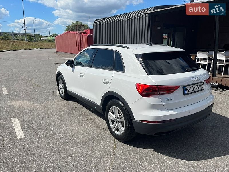 Внедорожник / Кроссовер Audi Q3 2020 в Киеве