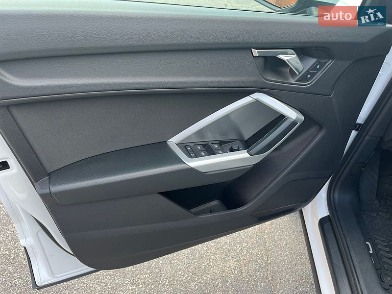 Внедорожник / Кроссовер Audi Q3 2020 в Киеве