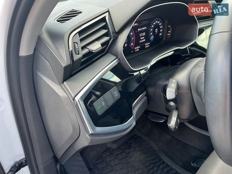 Внедорожник / Кроссовер Audi Q3 2020 в Киеве
