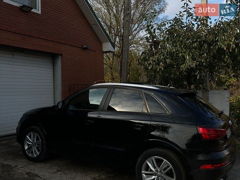 Позашляховик / Кросовер Audi Q3 2017 в Києві