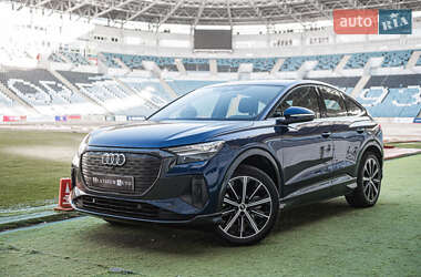 Audi Q4 e-tron  2021