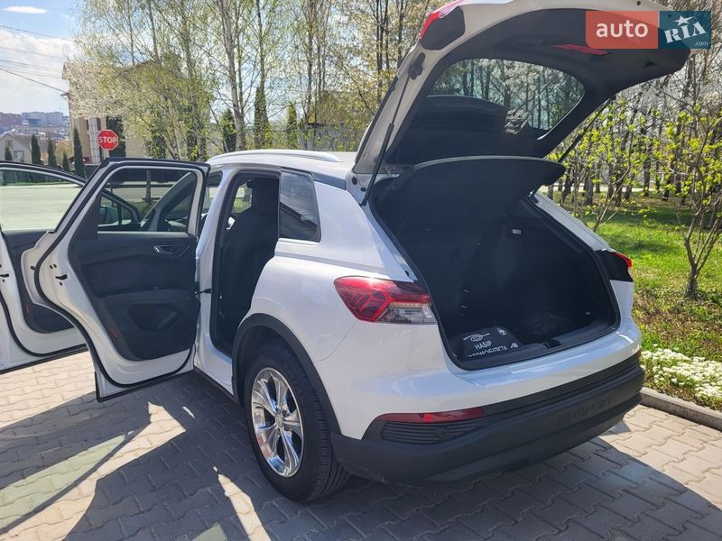 Внедорожник / Кроссовер Audi Q4 e-tron 2023 в Хмельницком