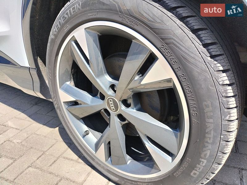 Позашляховик / Кросовер Audi Q4 e-tron 2022 в Шепетівці