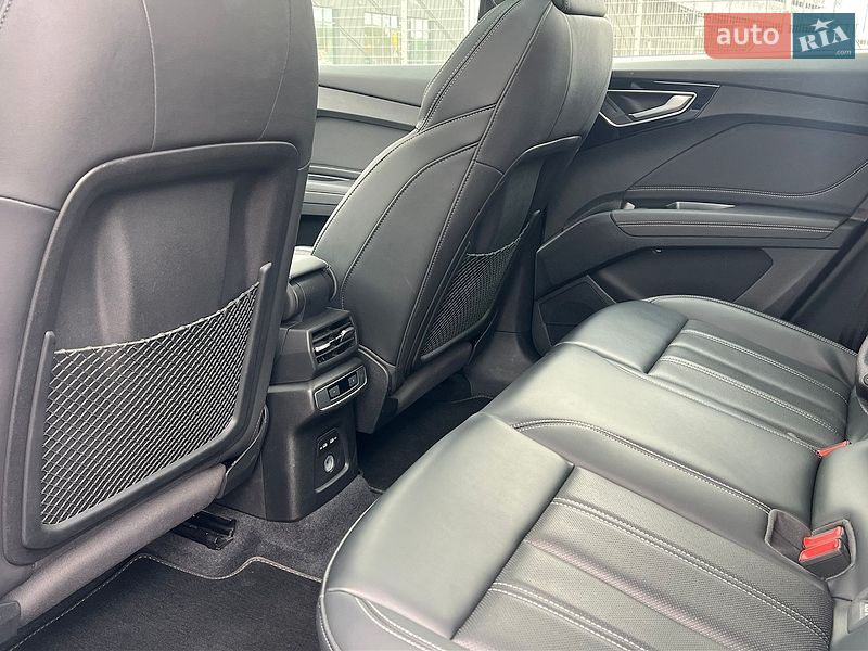 Внедорожник / Кроссовер Audi Q4 e-tron 2024 в Львове
