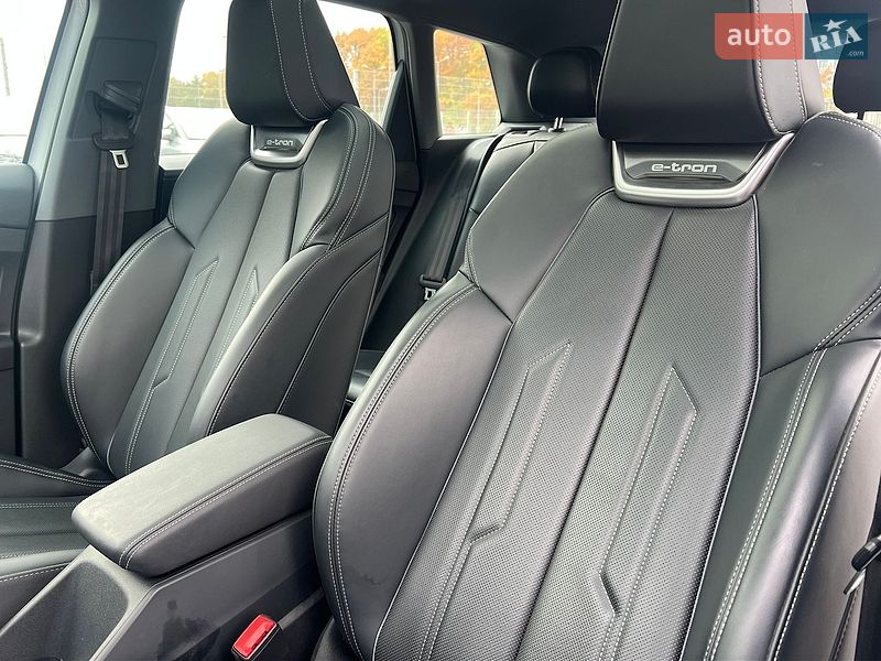 Внедорожник / Кроссовер Audi Q4 e-tron 2024 в Львове