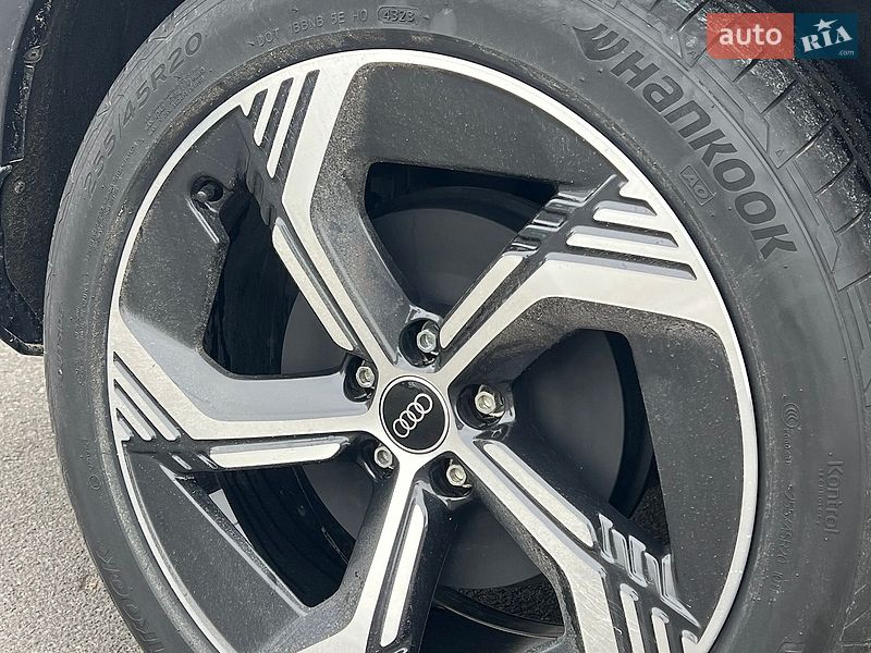 Внедорожник / Кроссовер Audi Q4 e-tron 2024 в Львове