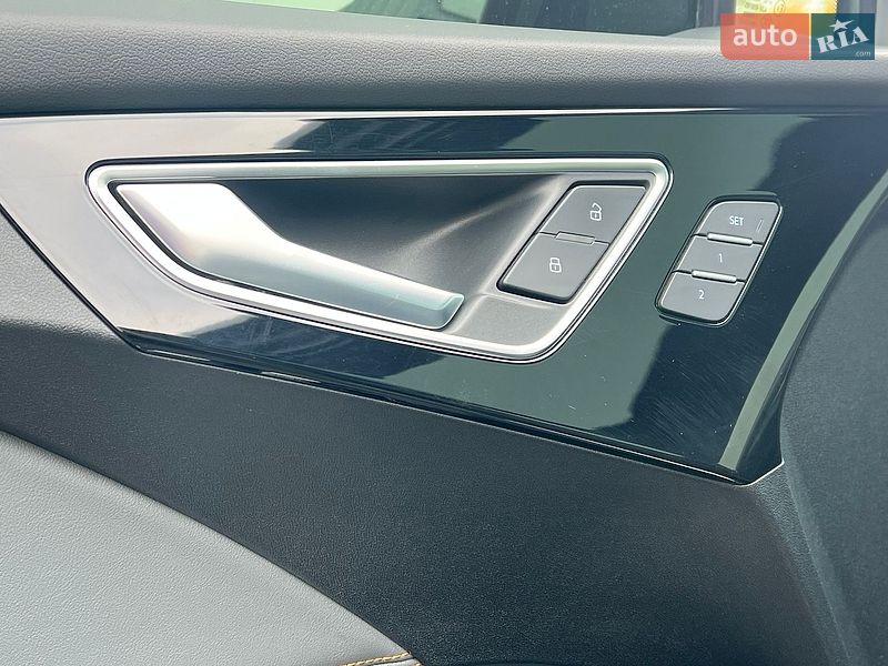 Внедорожник / Кроссовер Audi Q4 e-tron 2024 в Львове