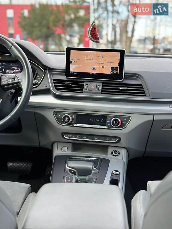 Внедорожник / Кроссовер Audi Q5 2017 в Львове