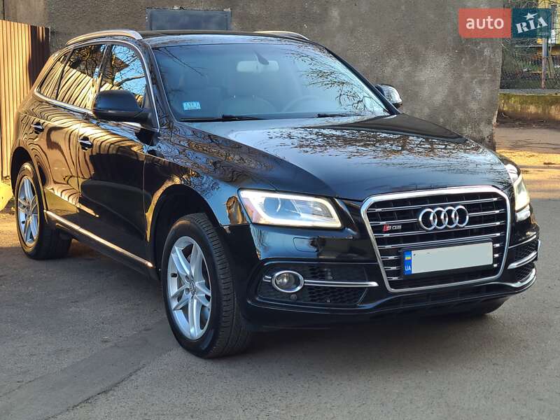 Позашляховик / Кросовер Audi Q5