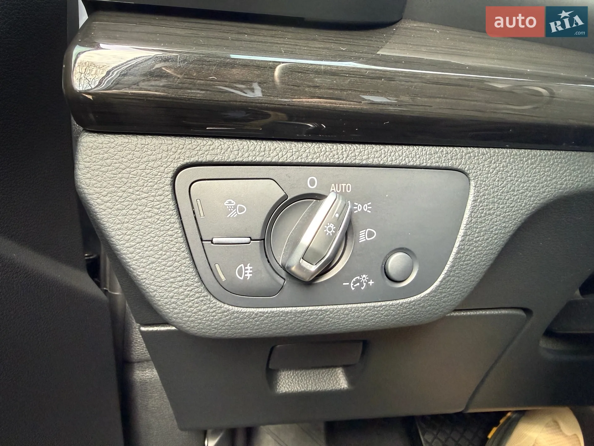 Audi Q5 2018 VIN WA1BNAFY7K2020096 фото оголошення 13 з 15