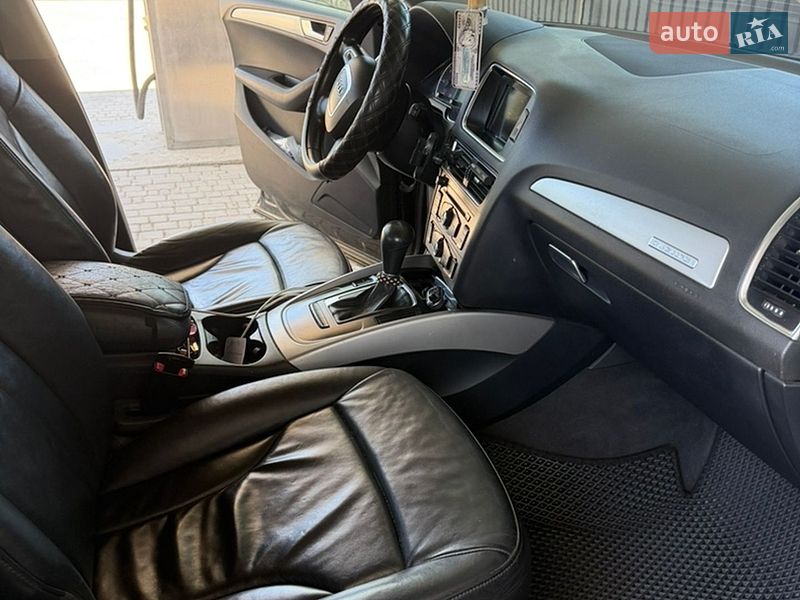 Внедорожник / Кроссовер Audi Q5 2010 в Первомайске