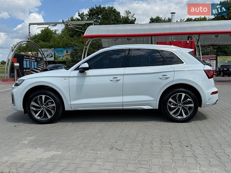 Позашляховик / Кросовер Audi Q5 2022 в Тернополі