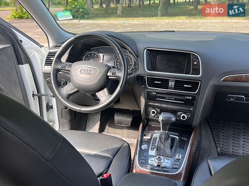 Внедорожник / Кроссовер Audi Q5 2015 в Владимире