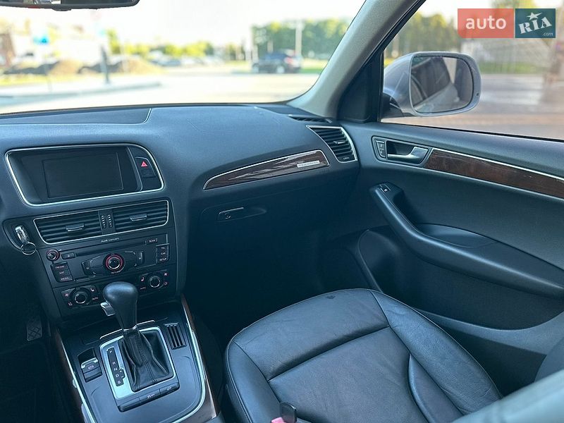 Внедорожник / Кроссовер Audi Q5 2010 в Владимире