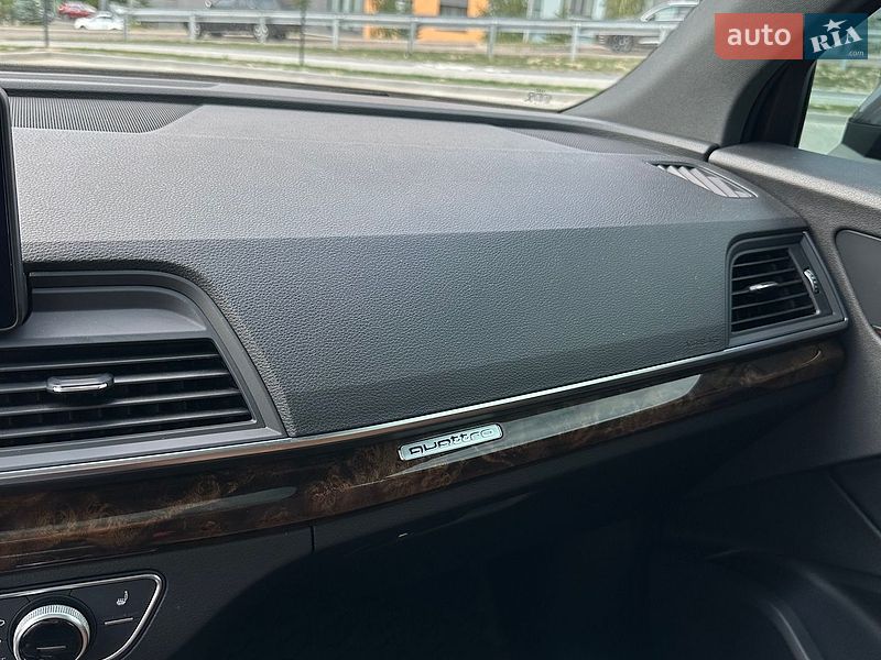 Внедорожник / Кроссовер Audi Q5 2017 в Ровно
