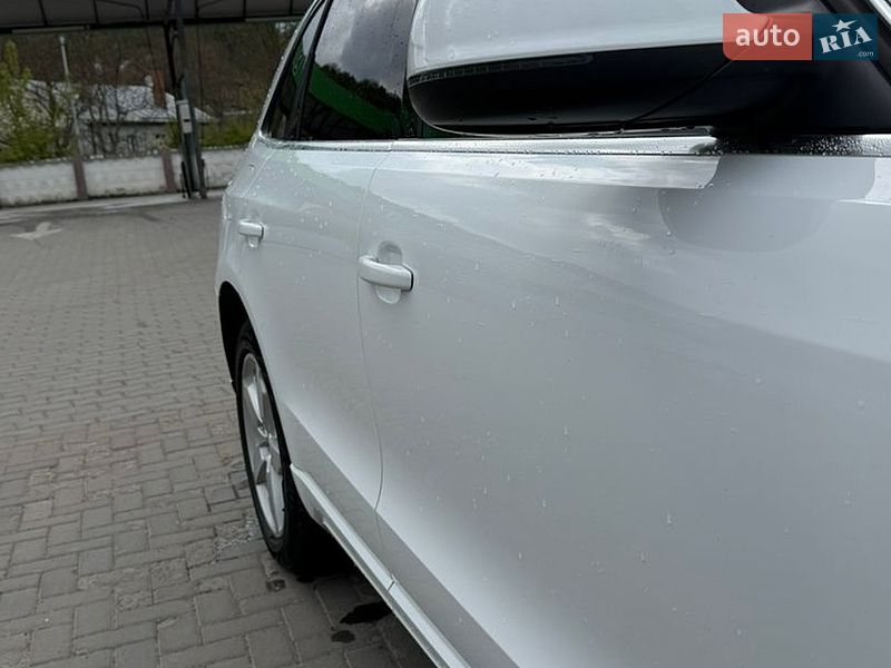 Внедорожник / Кроссовер Audi Q5 2011 в Черновцах