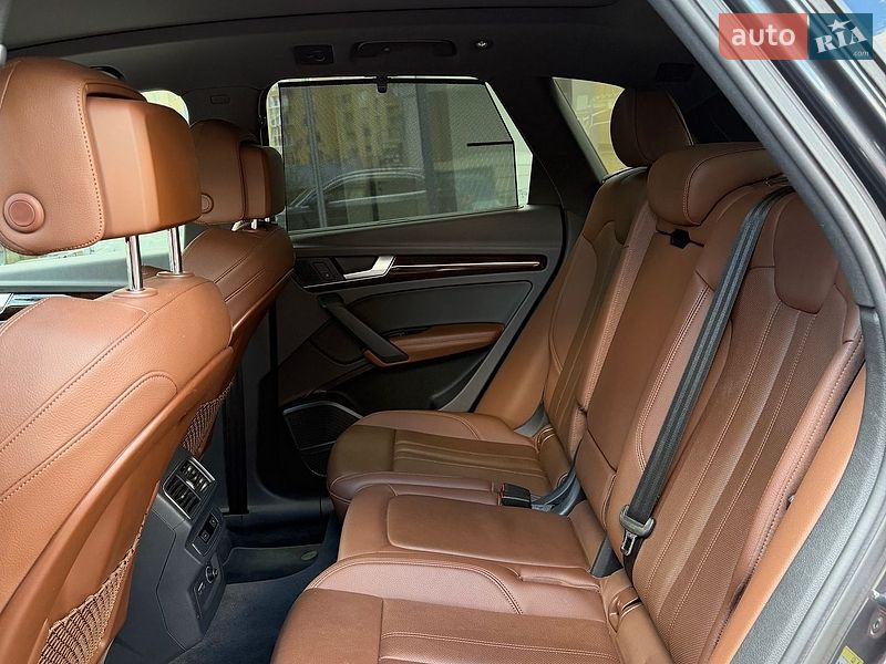 Внедорожник / Кроссовер Audi Q5 2018 в Новояворовске
