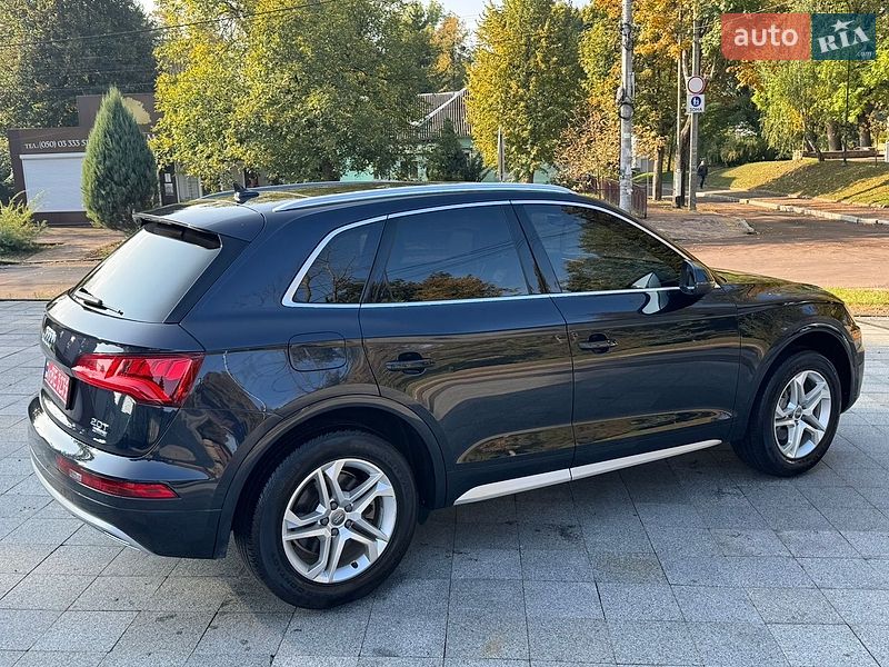 Внедорожник / Кроссовер Audi Q5 2018 в Житомире