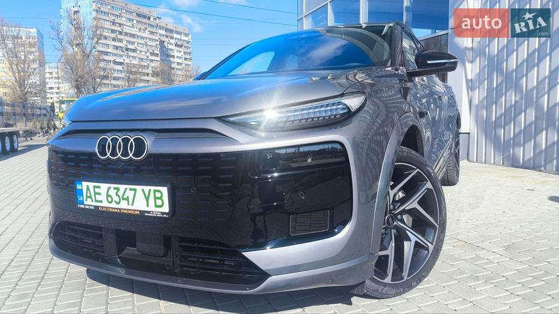 Легкові Audi Q6L e-tron