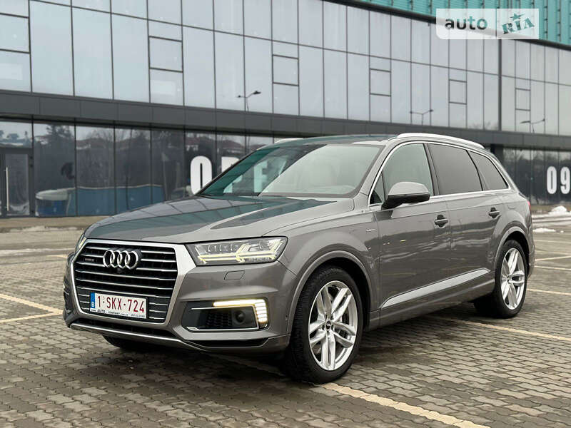 Внедорожник / Кроссовер Audi Q7 e-tron