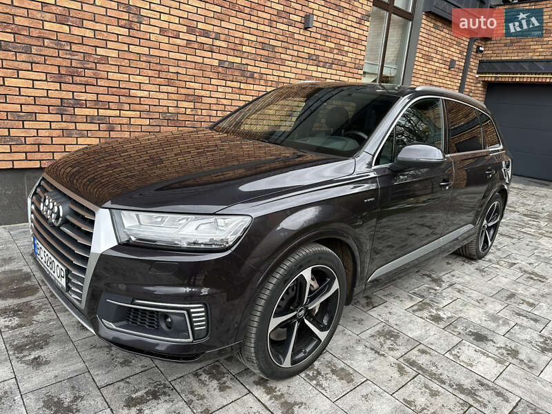 Audi Q7 e-tron