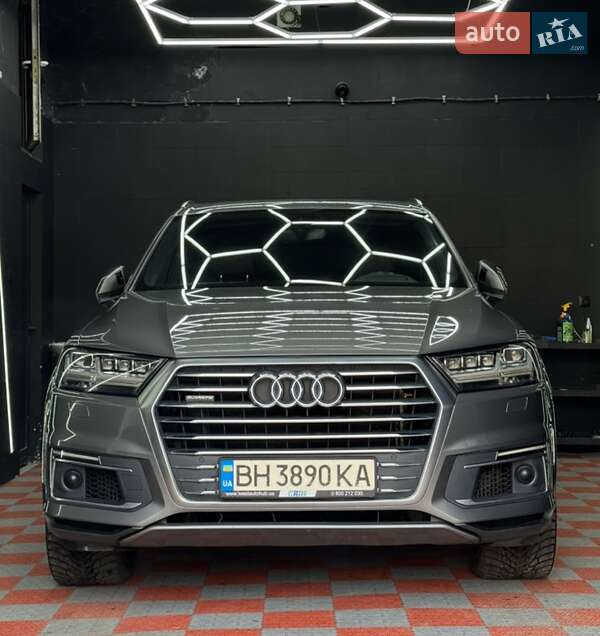 Audi Q7 e-tron