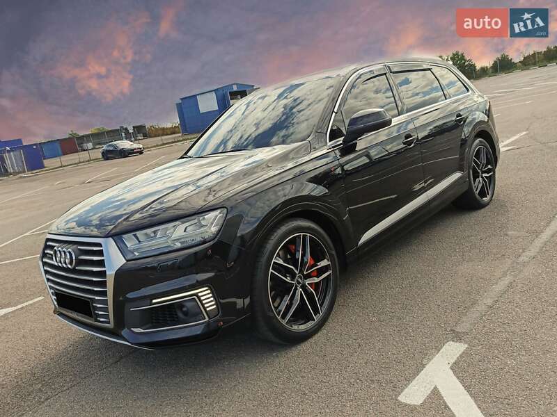 Внедорожник / Кроссовер Audi Q7 e-tron