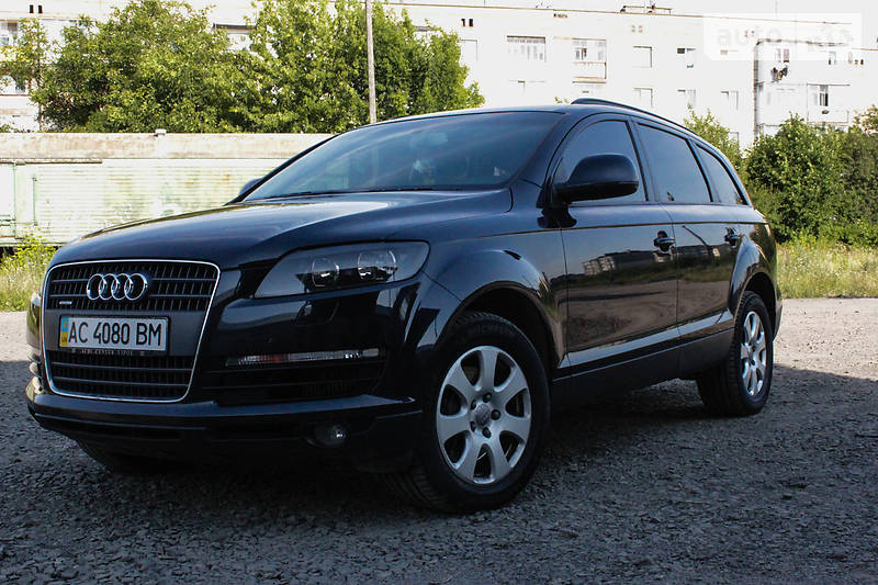 Позашляховик / Кросовер Audi Q7