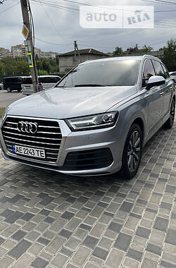 Audi Q7  2016