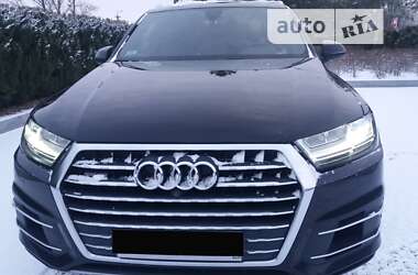Audi Q7  2016