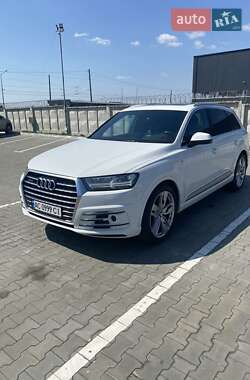 Audi Q7  2016