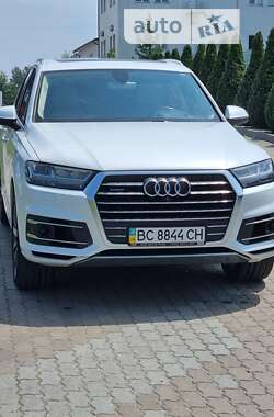 Audi Q7  2016