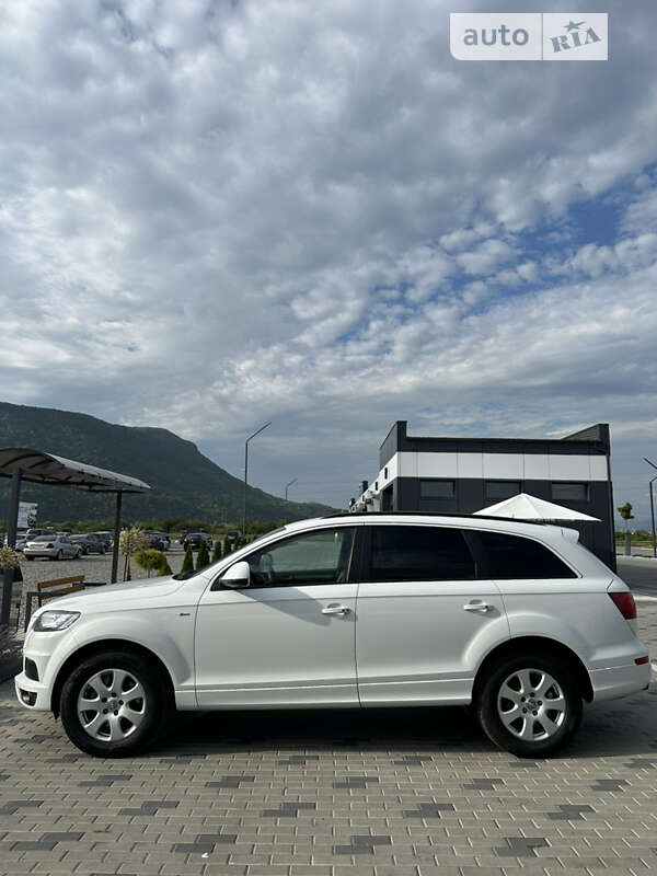 Внедорожник / Кроссовер Audi Q7 2015 в Хусте