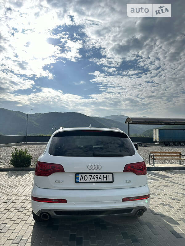 Внедорожник / Кроссовер Audi Q7 2015 в Хусте
