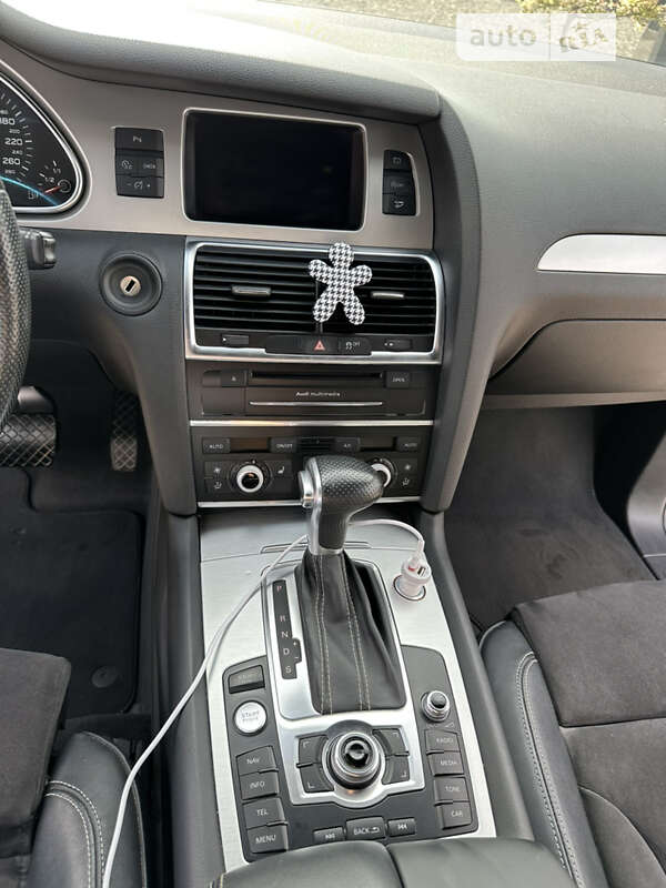Внедорожник / Кроссовер Audi Q7 2015 в Хусте