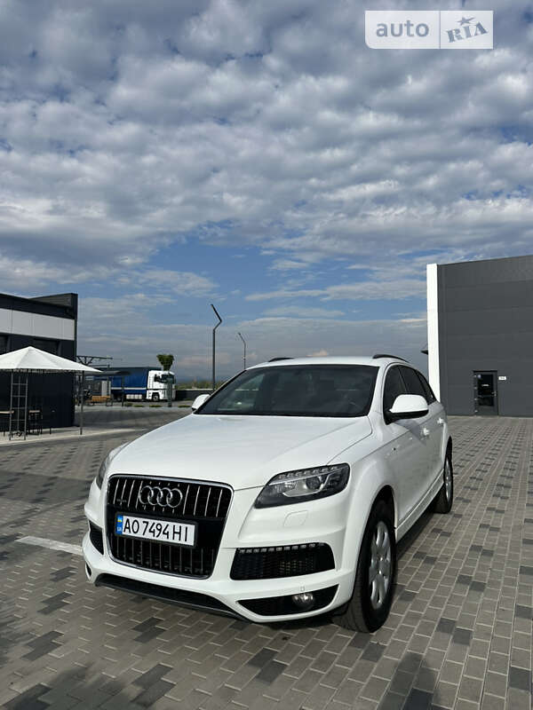 Внедорожник / Кроссовер Audi Q7 2015 в Хусте