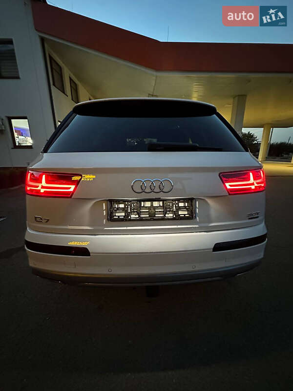 Позашляховик / Кросовер Audi Q7 2017 в Львові