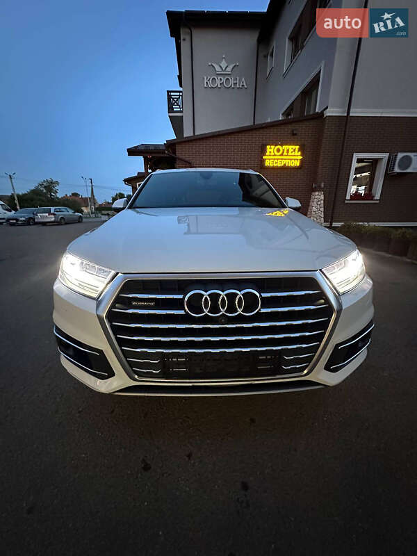 Позашляховик / Кросовер Audi Q7 2017 в Львові
