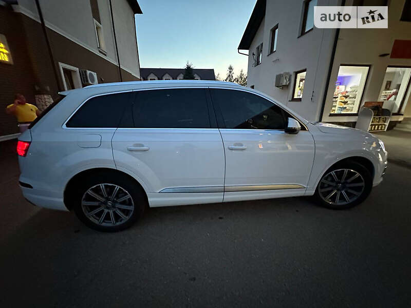 Позашляховик / Кросовер Audi Q7 2017 в Львові