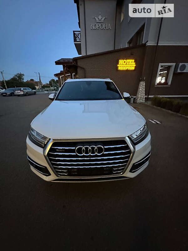 Позашляховик / Кросовер Audi Q7 2017 в Львові