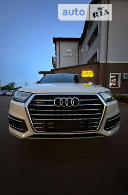 Позашляховик / Кросовер Audi Q7 2017 в Львові