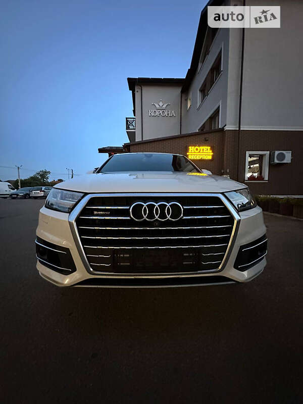 Позашляховик / Кросовер Audi Q7 2017 в Львові