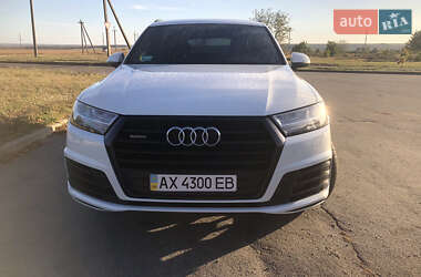 Audi Q7  2016