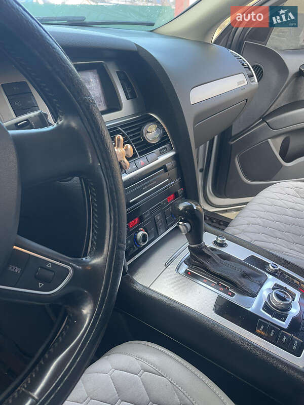 Внедорожник / Кроссовер Audi Q7 2010 в Тячеве