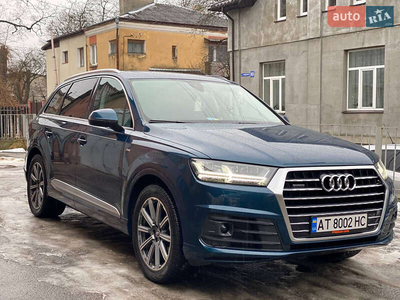 Позашляховик / Кросовер Audi Q7