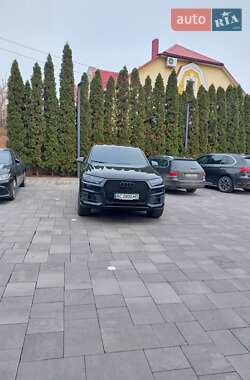 Audi Q7  2016
